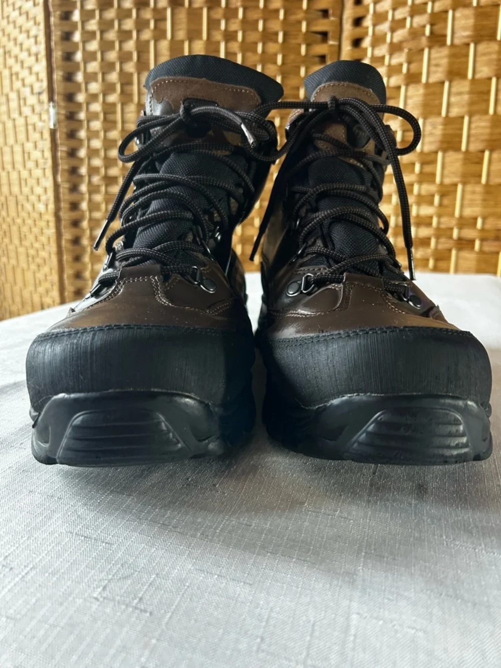 Wolverine Men’s 12EW Waterproof Leather Work Hiking Boots Oil Slip Resistant